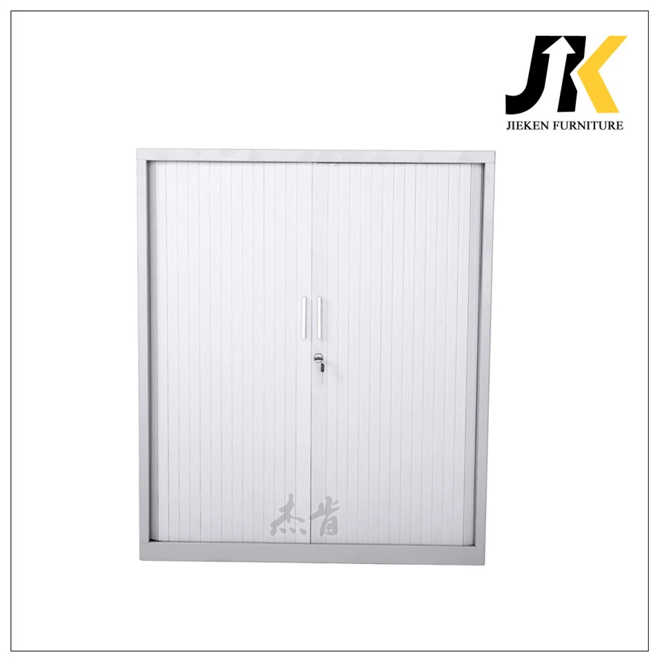 Skříň s rolovacími dveřmi